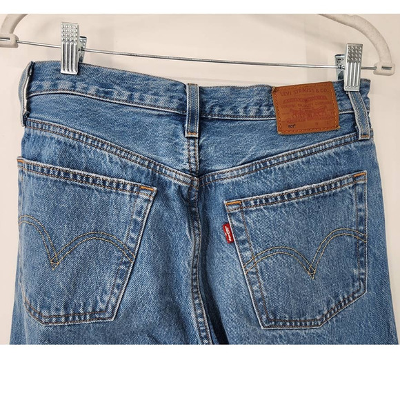 Women's‎ Levis 501 Straight Leg Medium Wash Jeans Distressed Size 27 Button Fly - Picture 8 of 11